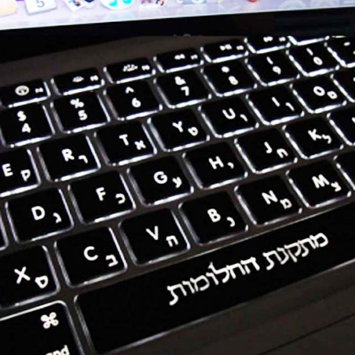 פי סי גרף  חריטה והדפסה על מוצרים.